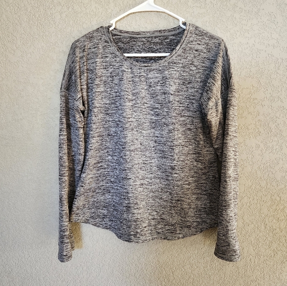 Lululemon long sleeve top size Medium - Picture 1 of 3